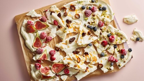 Strawberry and chocolate Greek yoghurt bar Strawberry and chocolate Greek yoghurt bar