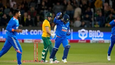 South Africa's David Miller, second left, reacts after he is bowled out by India's Varun Chakravarthy. 2024.AP/PTI(AP11_10_2024_000339B) (AP) South Africa's David Miller, second left, reacts after he is bowled out by India's Varun Chakravarthy. 2024.AP/PTI(AP11_10_2024_000339B) (AP)