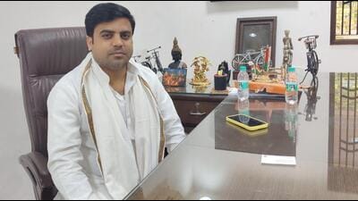 Former SP MP Tej Pratap Singh Yadav is in the fray from Karhal seat for the assembly bypoll. (HT photo) Former SP MP Tej Pratap Singh Yadav is in the fray from Karhal seat for the assembly bypoll. (HT photo)