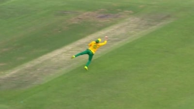 David Miller takes a sensational catch in the second T20I vs India. ((X Images) ) David Miller takes a sensational catch in the second T20I vs India. ((X Images) )