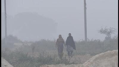 A 24-hour average Air Quality Index (AQI) of 348 (very poor) was recorded at 8pm. (HT PHOTO)