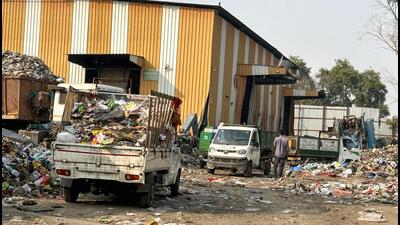 A door-to-door garbage collection van at a dump point at Sector 11, on Beriwala Bagh Road on Tuesday. (Parveen Kumar/HT Photo) A door-to-door garbage collection van at a dump point at Sector 11, on Beriwala Bagh Road on Tuesday. (Parveen Kumar/HT Photo)
