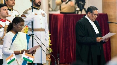 President Droupadi Murmu administers the oath of Office of the Chief Justice of India to Sanjiv Khanna. (ANI Photo) (ANI) President Droupadi Murmu administers the oath of Office of the Chief Justice of India to Sanjiv Khanna. (ANI Photo) (ANI)