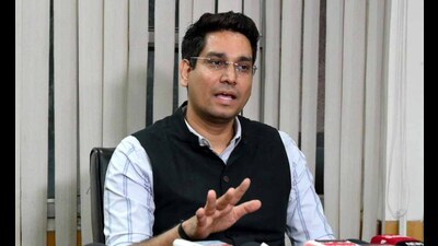 Aaditya Dachalwal addressing media persons at MC Zone D office in Sarabha Nagar, Ludhiana on Monday. (Hindustan Times) Aaditya Dachalwal addressing media persons at MC Zone D office in Sarabha Nagar, Ludhiana on Monday. (Hindustan Times)