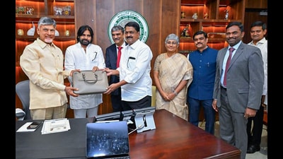 Andhra Pradesh chief minister N Chandrababu Naidu and deputy CM Pawan Kalyan at the legislative assembly in Amaravati on Monday. (ANI) Andhra Pradesh chief minister N Chandrababu Naidu and deputy CM Pawan Kalyan at the legislative assembly in Amaravati on Monday. (ANI)