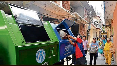 As per MC officials, approximately 70 TPD of mixed/unsegregated waste is being collected daily and manual segregation of this garbage is not possible. (HT FIle Photo) As per MC officials, approximately 70 TPD of mixed/unsegregated waste is being collected daily and manual segregation of this garbage is not possible. (HT FIle Photo)