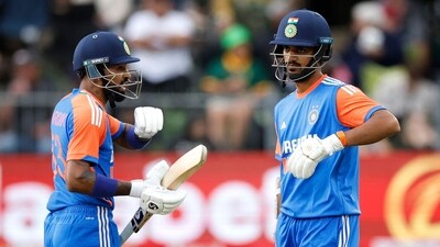 India's Hardik Pandya (L) and India's Arshdeep Singh (R) talk between overs during the second T20 international cricket match between South Africa and India at St Georges Park in Gqeberha on November 10, 2024 (AFP) India's Hardik Pandya (L) and India's Arshdeep Singh (R) talk between overs during the second T20 international cricket match between South Africa and India at St Georges Park in Gqeberha on November 10, 2024 (AFP)