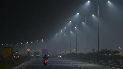 Delhi in smog grip. (Vipin Kumar/HT Photo) Delhi in smog grip. (Vipin Kumar/HT Photo)