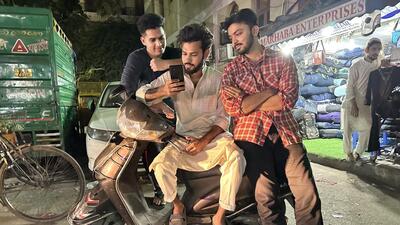 Hookup se Mohabbat, a story that Faizan is reading aloud from his mobile to Asad and Hammad. (HT Photo) Hookup se Mohabbat, a story that Faizan is reading aloud from his mobile to Asad and Hammad. (HT Photo)