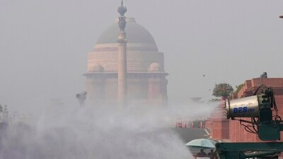 An anti-smog gun being used to spray water droplets to curb air pollution (PTI)
