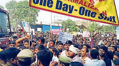 Protesters in Prayagraj on Monday. (HT Photo) Protesters in Prayagraj on Monday. (HT Photo)
