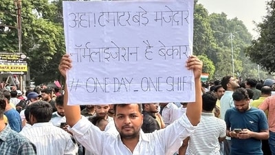 Heavy forces, including paramilitary, have been deployed outside UPPSC and on routes towards the commission, where around 8000 students, including locals, are protesting. (HT Photo) Heavy forces, including paramilitary, have been deployed outside UPPSC and on routes towards the commission, where around 8000 students, including locals, are protesting. (HT Photo)