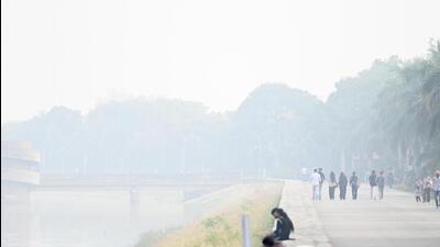 While nights continue to remain warm, the day temperature is continuing to drop, going down from 29.6°C on Sunday to 28.3°C on Monday, normal for this time of the year. This can also be attributed to the smog visible in Chandigarh during the day and due to cloudy weather following the effect of WD. (Ravi Kumar/HT) While nights continue to remain warm, the day temperature is continuing to drop, going down from 29.6°C on Sunday to 28.3°C on Monday, normal for this time of the year. This can also be attributed to the smog visible in Chandigarh during the day and due to cloudy weather following the effect of WD. (Ravi Kumar/HT)