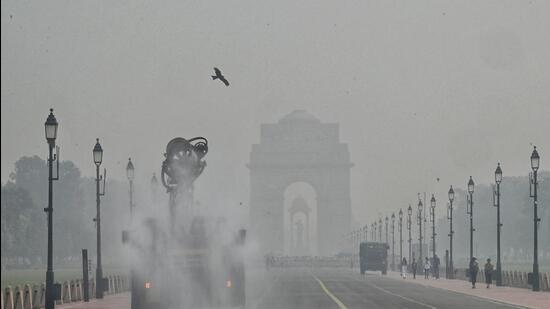 An anti-smog machines at Kartavya Path. (Vipin Kumar/HT Photo)