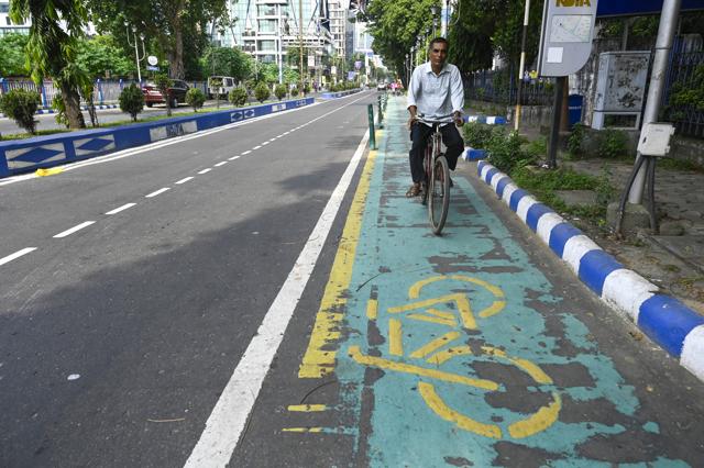 New Town Kolkata is among a few that have managed to establish and maintain effective cycling lanes. (Samir Jana/HT Photo) New Town Kolkata is among a few that have managed to establish and maintain effective cycling lanes. (Samir Jana/HT Photo)