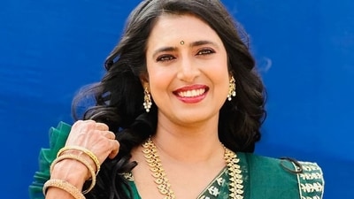 Kasthuri Shankar allegedly made objectionable remarks on Telugu community's lineage. Kasthuri Shankar allegedly made objectionable remarks on Telugu community's lineage.