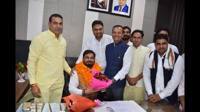 Kurukshetra MP Naveen Jindal was also present at the ceremony held at Mini Secretariat. (HT Photo)