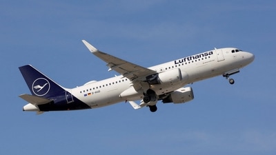 FILE PHOTO: An Airbus A320-214 passenger aircraft of Lufthansa airline, takes off from Malaga-Costa del Sol airport, in Malaga, Spain, May 3, 2024. REUTERS/Jon Nazca/File Photo (REUTERS)