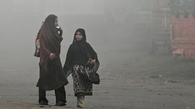 Pedestrians walk along a road engulfed in thick smog in Lahore on November 11, 2024. Lahore, a city of 14 million people stuffed with factories on the border with India, regularly ranks among the world's most polluted cities, but it has hit record levels this month. (AFP) Pedestrians walk along a road engulfed in thick smog in Lahore on November 11, 2024. Lahore, a city of 14 million people stuffed with factories on the border with India, regularly ranks among the world's most polluted cities, but it has hit record levels this month. (AFP)