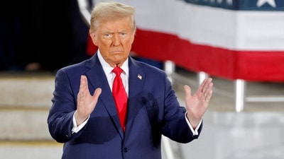 Republican then-presidential candidate and former U.S. President Donald Trump gestures during a campaign event at Dorton Arena, in Raleigh, North Carolina, U.S. November 4, 2024.   REUTERS/Jonathan Drake/File Photo (REUTERS)