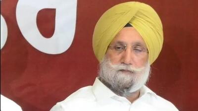 The DSP’s transfer follows the complaint of Gurdaspur MP and former deputy chief minister Sukhjinder Singh Randhawa. Randhawa’s wife Jatinder Kaur is the Congress candidate in the Dera Baba Nanak assembly bypoll. (HT file photo)