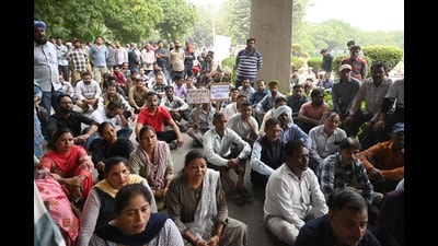 The protest of the non-teaching staff members of PU outside the administration block of the university in Chandigarh on Tuesday. (HT Photo)