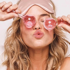 Transform your skin with a minimalist skincare routine (Image by Zoe Ayla)