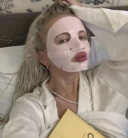 As per experts, Cryoskin products provide a quick, refreshing boost, but they lack the long-term impact of professional cryotherapy As per experts, Cryoskin products provide a quick, refreshing boost, but they lack the long-term impact of professional cryotherapy