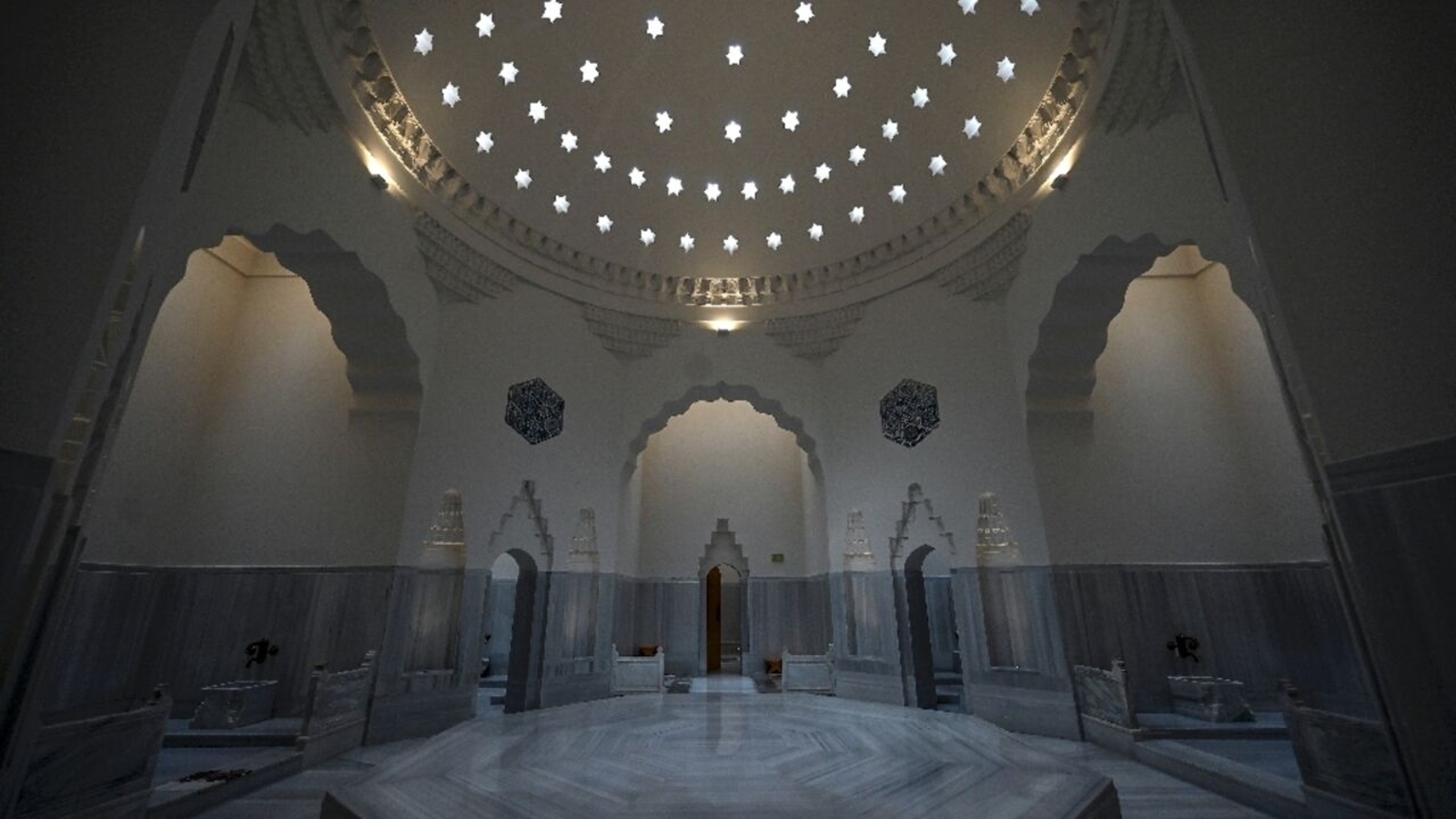İstanbul'un tarihi hamamları 13 yıl aradan sonra yeniden açılıyor ve yüzlerce yıllık banyo ritüelleri yeniden canlanıyor