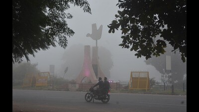 A dense layer of smog engulfs Chandigarh on Wednesday. (Sant Arora/HT) A dense layer of smog engulfs Chandigarh on Wednesday. (Sant Arora/HT)