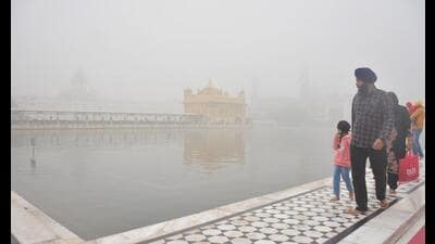 A thick smog engulfs the Golden Temple in Amritsar on Wednesday. (HT Photo) A thick smog engulfs the Golden Temple in Amritsar on Wednesday. (HT Photo)