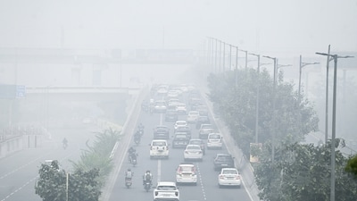 Residents have complained of low visibility on the roads and have also been experiencing irritation in their eyes, running nose, breathlessness and cough. (ANI)