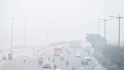 Delhi overtook Pakistan's Lahore as the world's most polluted city in Swiss group IQAir's live rankings, with an AQI score of more than 1,000, considered "hazardous." (ANI)