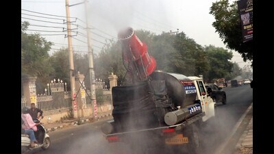 An anti-fogging machine deployed by the Rohtak municipal corporation in a bid to control air pollution in Rohtak city on Wednesday. (Manoj Dhaka/HT) An anti-fogging machine deployed by the Rohtak municipal corporation in a bid to control air pollution in Rohtak city on Wednesday. (Manoj Dhaka/HT)