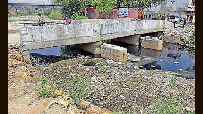Cabinet minister Ravjot Singh, MC chief, MLAs and civic body and PPCB officials attended a meet on Buddha Nullah pollution. (HT File) Cabinet minister Ravjot Singh, MC chief, MLAs and civic body and PPCB officials attended a meet on Buddha Nullah pollution. (HT File)