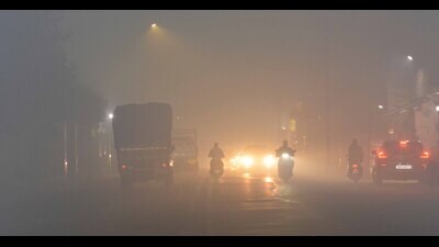 Commuters navigate city roads amid a thick blanket of smog in Ludhiana on Wednesday. Officials and experts cite paddy straw burning and westerly winds as the main reasons behind the worsening air quality. (Manish/HT) Commuters navigate city roads amid a thick blanket of smog in Ludhiana on Wednesday. Officials and experts cite paddy straw burning and westerly winds as the main reasons behind the worsening air quality. (Manish/HT)
