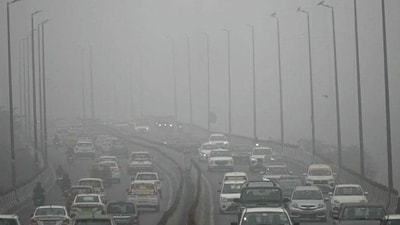 Even as residents struggled to breathe, the CAQM refrained from implementing Stage 3 of the Graded Response Action Plan, in which schools are shut and all private construction is halted, stating that the AQI will likely “improve” to the “very poor” zone by Thursday. (AFP) Even as residents struggled to breathe, the CAQM refrained from implementing Stage 3 of the Graded Response Action Plan, in which schools are shut and all private construction is halted, stating that the AQI will likely “improve” to the “very poor” zone by Thursday. (AFP)