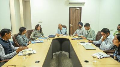 MCG commissioner Ashok Kumar Garg at the meeting with sanitation department officials on Wednesday (HT Photo) MCG commissioner Ashok Kumar Garg at the meeting with sanitation department officials on Wednesday (HT Photo)