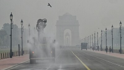 An anti-smog truck spraying mist to settle down the dust particles after the AQI in Delhi is increased at Kartavya Path in New Delhi. (HT file) An anti-smog truck spraying mist to settle down the dust particles after the AQI in Delhi is increased at Kartavya Path in New Delhi. (HT file)