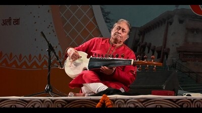 Padma Vibhushan Ustad Amjad Ali Khan performing at the Sangeet Natak Academy in Lucknow on Wednesday (Mushtaq Ali/HT) Padma Vibhushan Ustad Amjad Ali Khan performing at the Sangeet Natak Academy in Lucknow on Wednesday (Mushtaq Ali/HT)