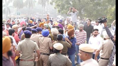 Policemen stopping students from heading towards the law auditorium at Panjab University on Wednesday. (HT photo) Policemen stopping students from heading towards the law auditorium at Panjab University on Wednesday. (HT photo)