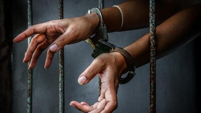 Prisoner in prison with handcuff (Getty Images/iStockphoto)