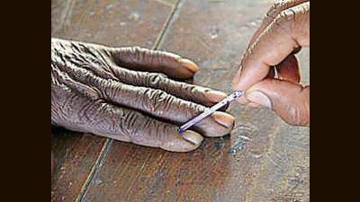 The campaign is part of a series of initiatives by the PCMC to encourage citizens to participate in the electoral process. It aims to promote the message of voting directly in the streets, said officials. (HT PHOTO)