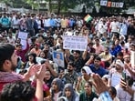 The aspirants are demanding that the upcoming PCS and RO/ARO exams be conducted in a single shift, as was previously done. (HT)