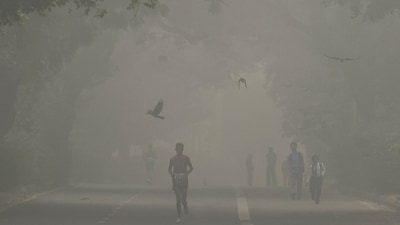 A man jogs as he participates in a marathon while the sky is enveloped with smog after Delhi’s air quality was classified as "hazardous". (REUTERS)