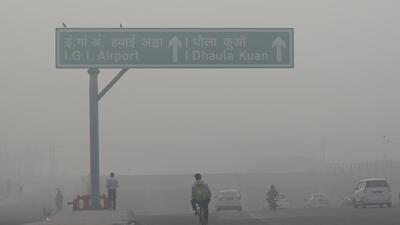 Dense fog since Wednesday morning has worsened air quality in the Capital. (Vipin Kumar/HT Photo) Dense fog since Wednesday morning has worsened air quality in the Capital. (Vipin Kumar/HT Photo)