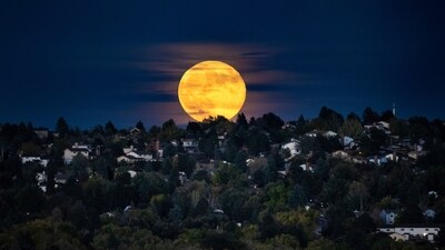 The biggest and brightest supermoon of the year, known as the Hunter's Moon, rises above a neighborhood, Thursday, Oct. 17, 2024, in Colorado Springs, Colo. (AP) The biggest and brightest supermoon of the year, known as the Hunter's Moon, rises above a neighborhood, Thursday, Oct. 17, 2024, in Colorado Springs, Colo. (AP)