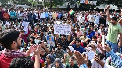 The aspirants are demanding that the upcoming PCS and RO/ARO exams be conducted in a single shift, as was previously done. (HT) The aspirants are demanding that the upcoming PCS and RO/ARO exams be conducted in a single shift, as was previously done. (HT)