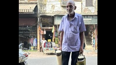 There’s a 30-year-old tea establishment with no fixed address. The elderly Tony hawks all day long, walking to-and-fro the Main Bazar street, carrying two chai flasks and a bag filled with paper cups. (HT Photo) There’s a 30-year-old tea establishment with no fixed address. The elderly Tony hawks all day long, walking to-and-fro the Main Bazar street, carrying two chai flasks and a bag filled with paper cups. (HT Photo)