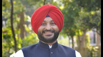 Union railway minister Ravneet Singh Bittu, who is leading the electioneering for the BJP’s Manpreet Singh Badal, was heard at an election meeting advocating restarting cultivation of opium poppy in the state. Union railway minister Ravneet Singh Bittu, who is leading the electioneering for the BJP’s Manpreet Singh Badal, was heard at an election meeting advocating restarting cultivation of opium poppy in the state.